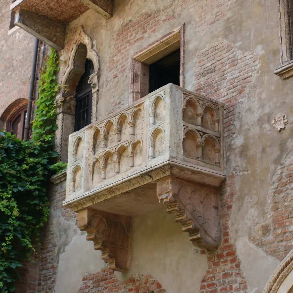 THE BALCONY OF JULIET’S HOUSE IN VERONA, ITALY.